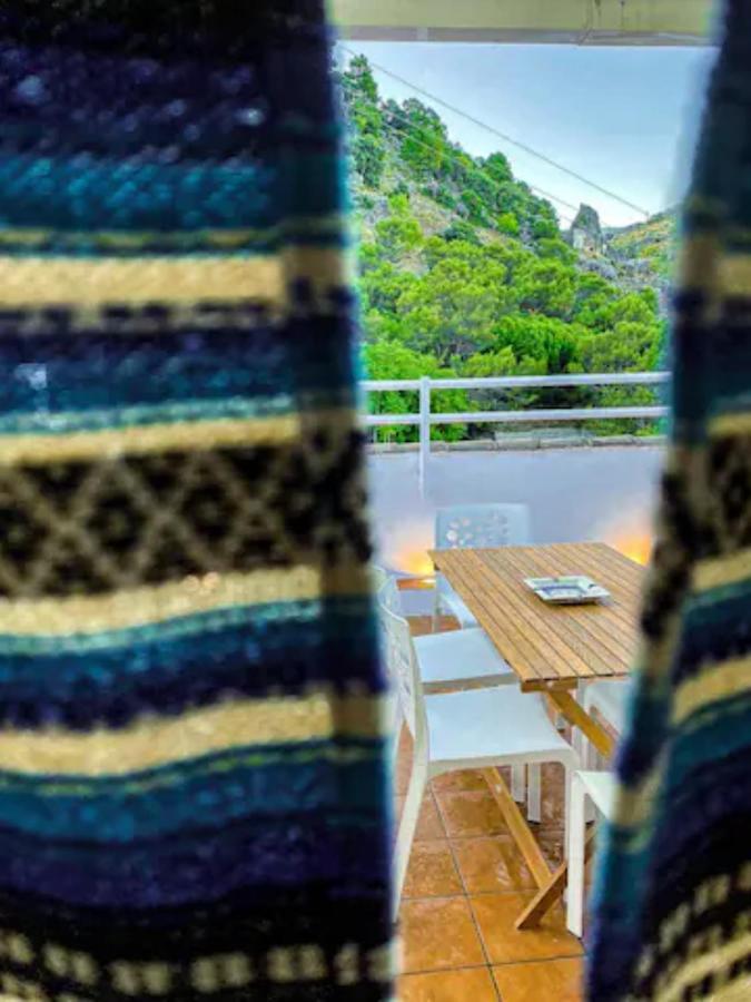 Grazalema - Casita La Calma - Incredible Views, Clima Frio-Calor, Wifi & Private Parking Optional Villa Exterior photo