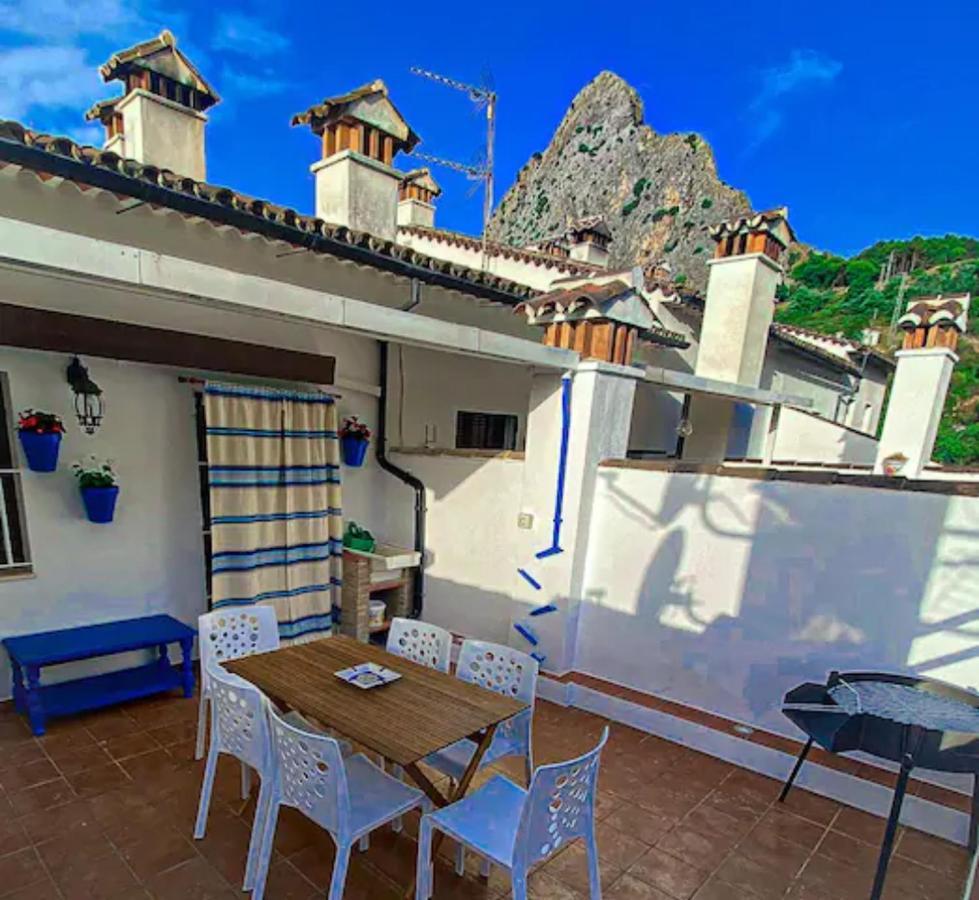 Grazalema - Casita La Calma - Incredible Views, Clima Frio-Calor, Wifi & Private Parking Optional Villa Exterior photo