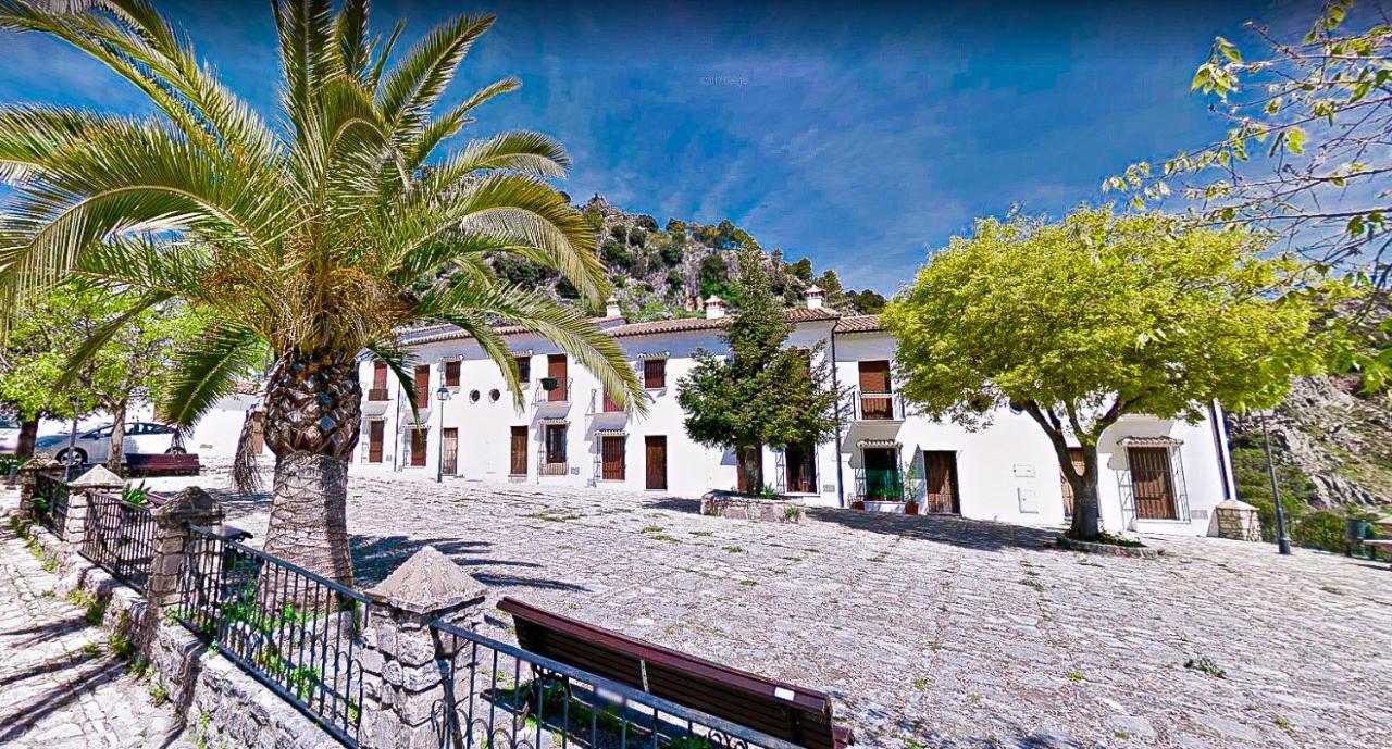 Grazalema - Casita La Calma - Incredible Views, Clima Frio-Calor, Wifi & Private Parking Optional Villa Exterior photo